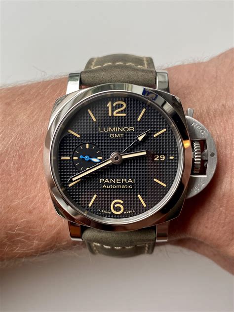 panerai luminor gmt 42mm